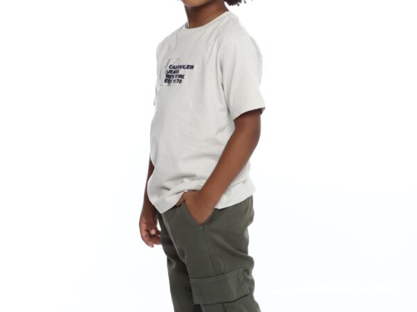 Como a calça cargo infantil muda o visual dos meninos?